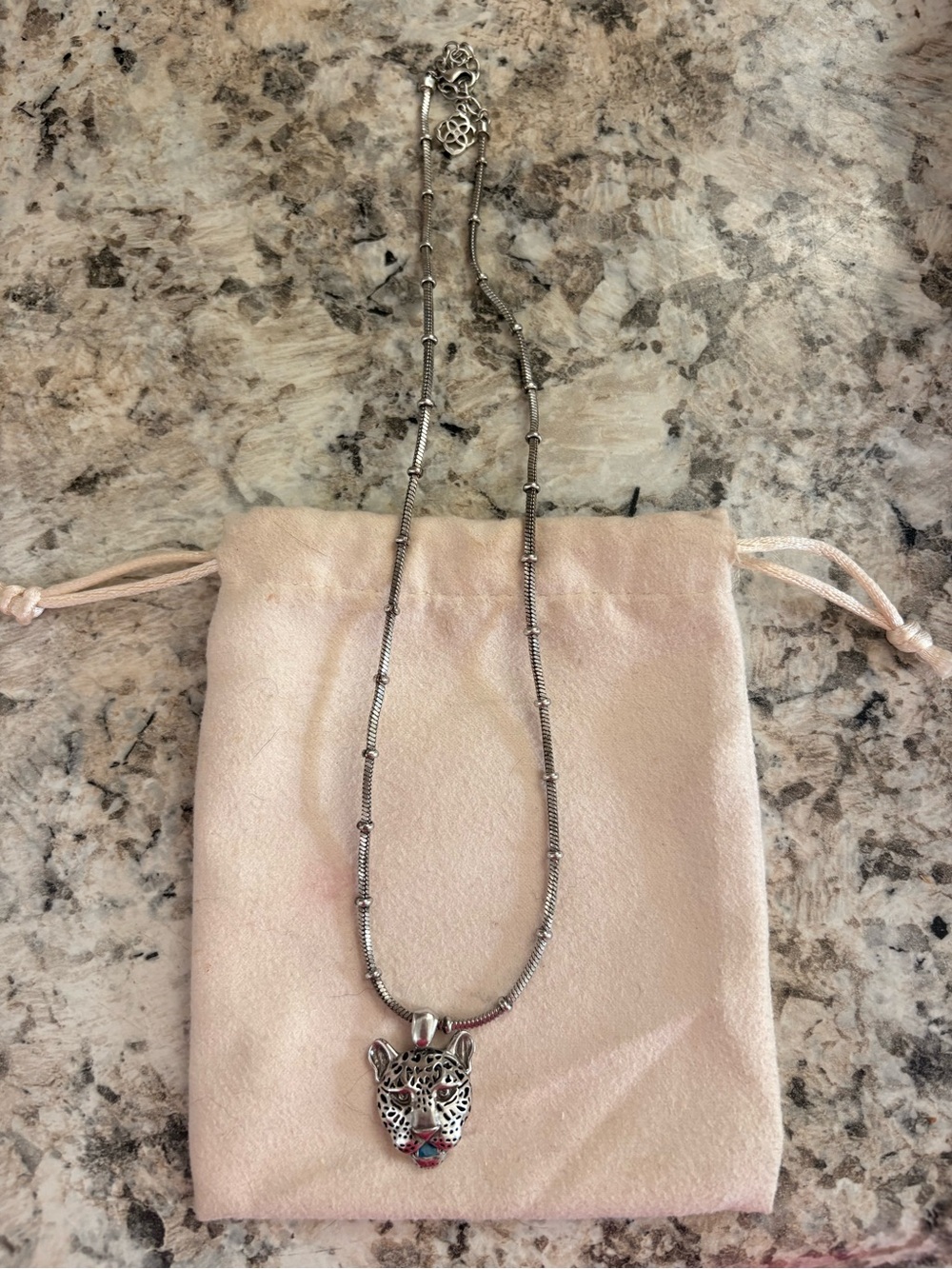 Kendra Scott Leopard Head Pendant Necklace in Silver